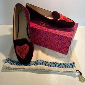Tory Burch Flat Peace Bird Heart Embellished 7.5
